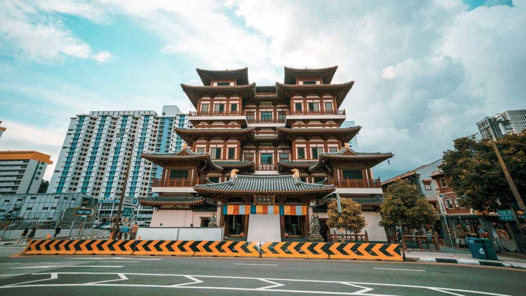 Buddha Tooth Relic Temple in Chinatown - Singapore Travel Guide