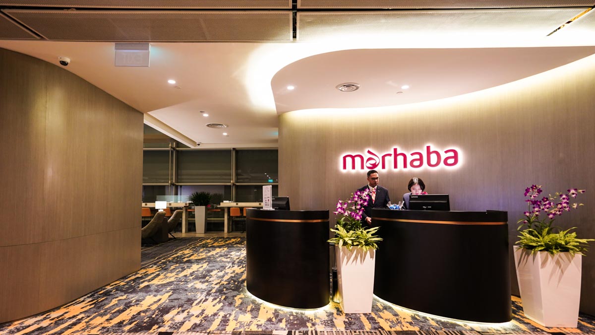 Counter and front of Marhaba lounge changi airport T3 - Marhaba Lounge review