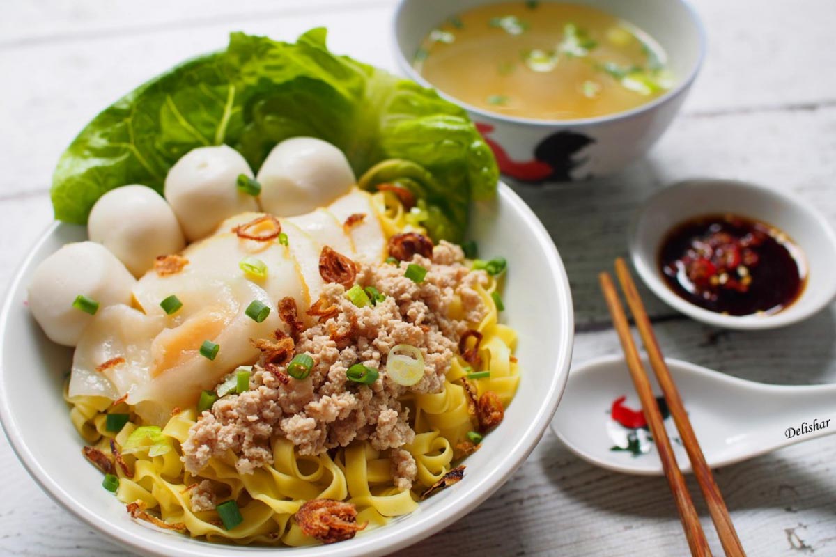 Fishball Noodles - Singapore Food Guide