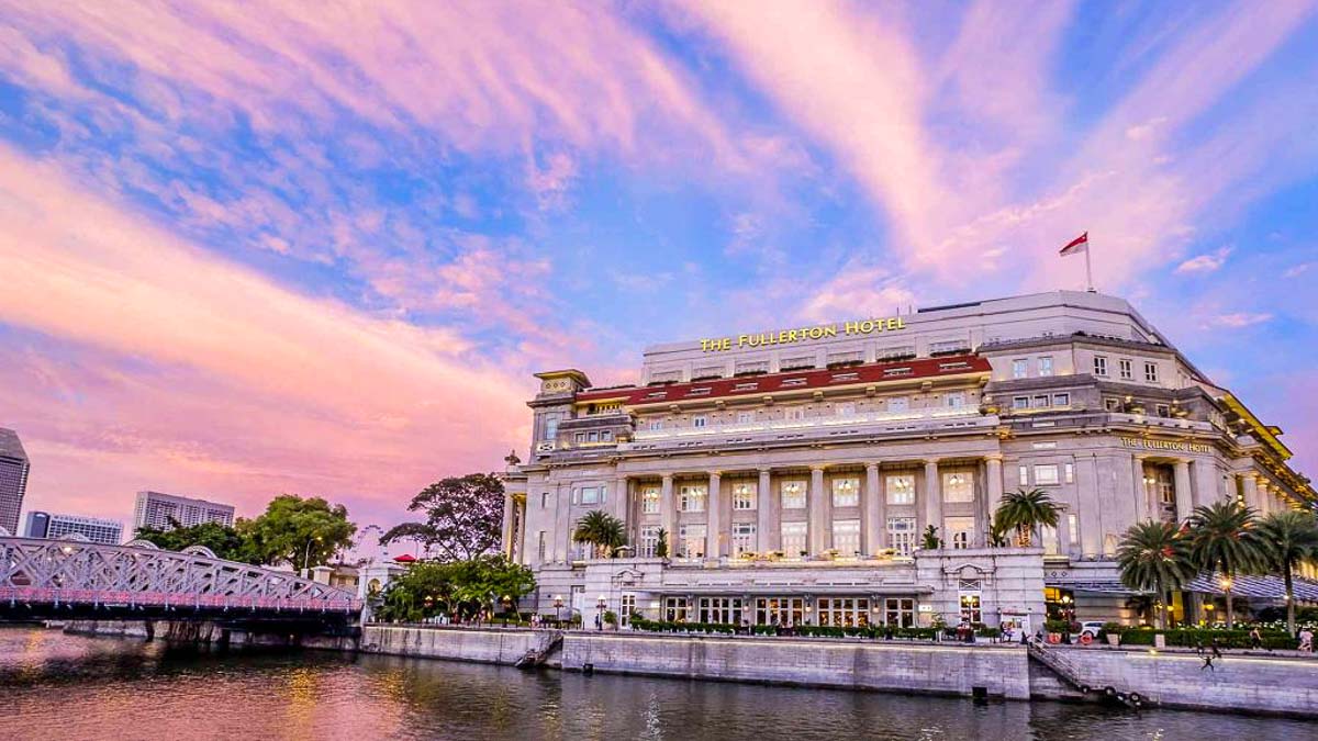 Fullerton Hotel - Singapore Travel Guide