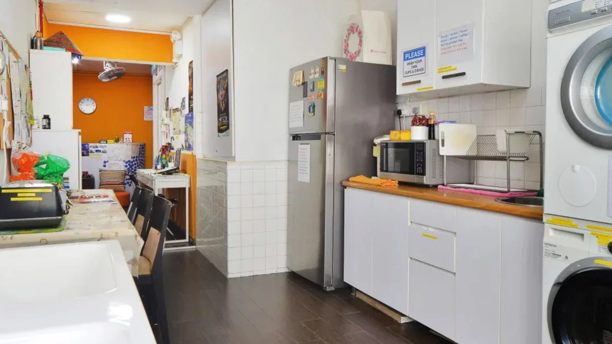 Happy Snail Hostel Pantry - Hostel Singapore