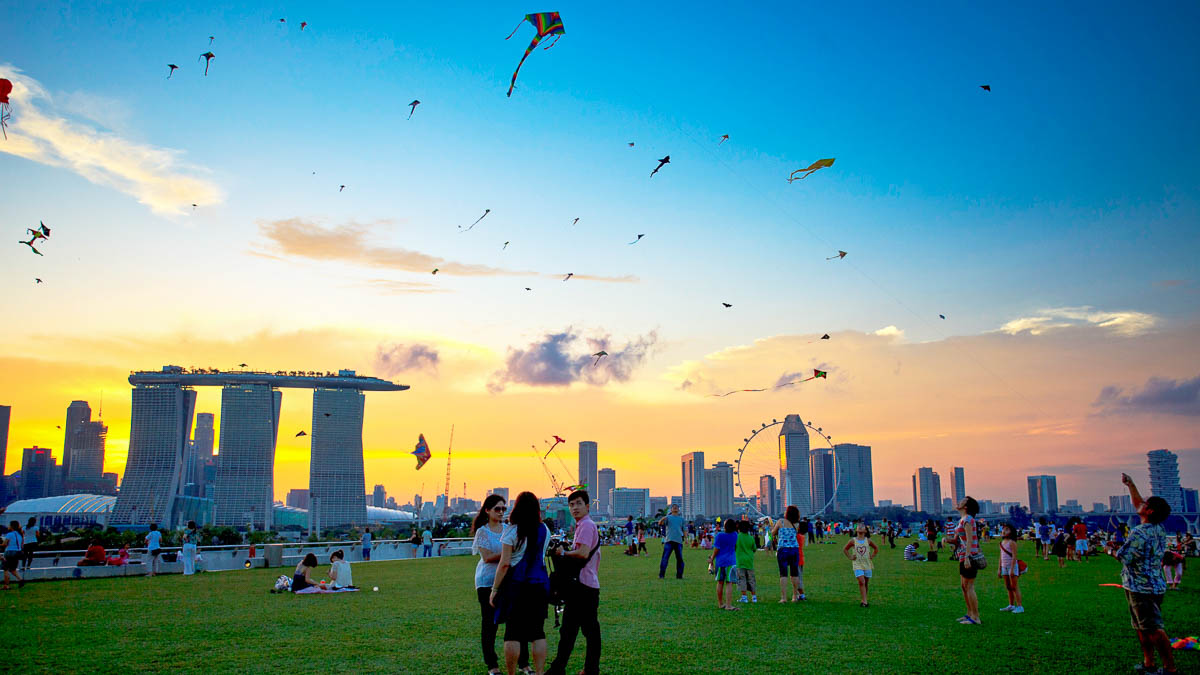 Marina Barrage Kite Flying - Singapore Travel Guide