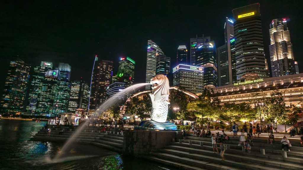 Merlion Lion Park Nighttime - Singapore Travel Guide