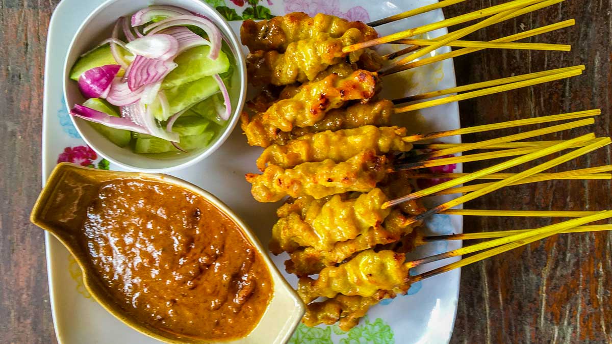 Satay with Peanut Sauce and Vegetables - Singapore Travel Guide