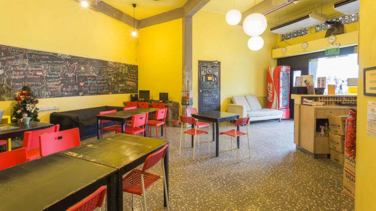 The Hive common area - Hostel Singapore