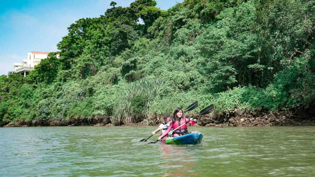 Mangrove kayaking Hija river - Okinawa guide