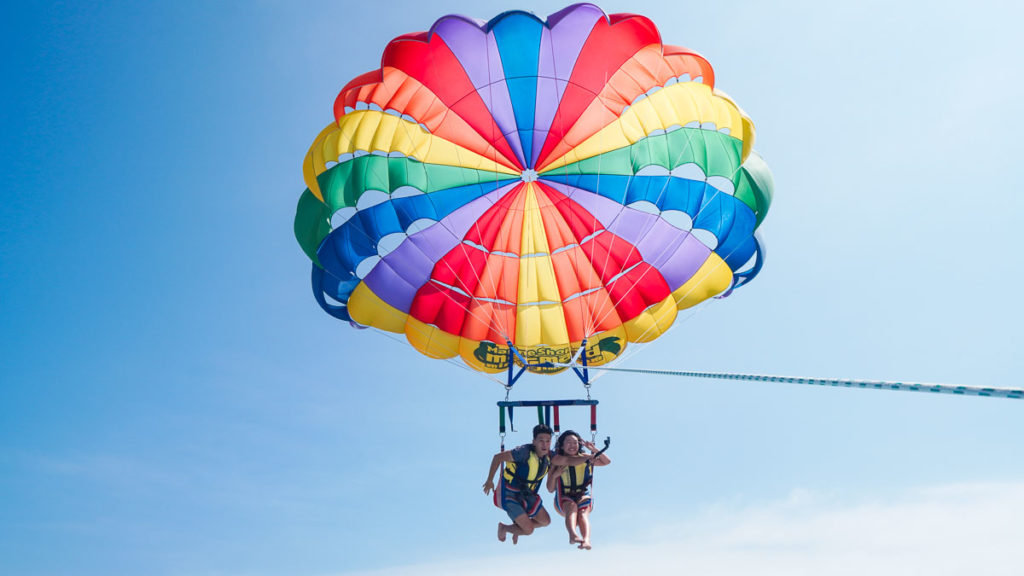 Parasailing-in-motobu-Okinawa-guide