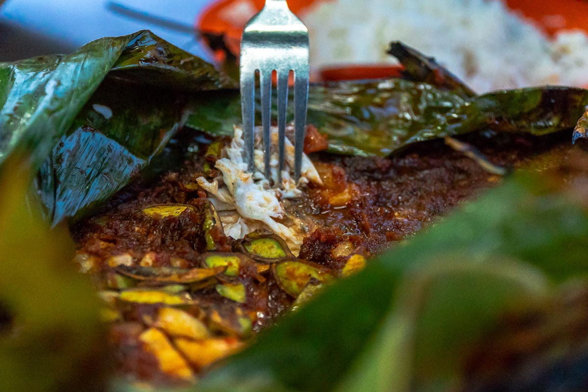 Cutting into Ikan Bakar Fish Flesh - Where to Eat in Kuantan