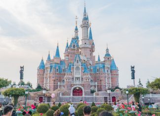 Ultimate Shanghai Disneyland Guide — 11 Tips & Tricks To Beat the Crowd (2026)