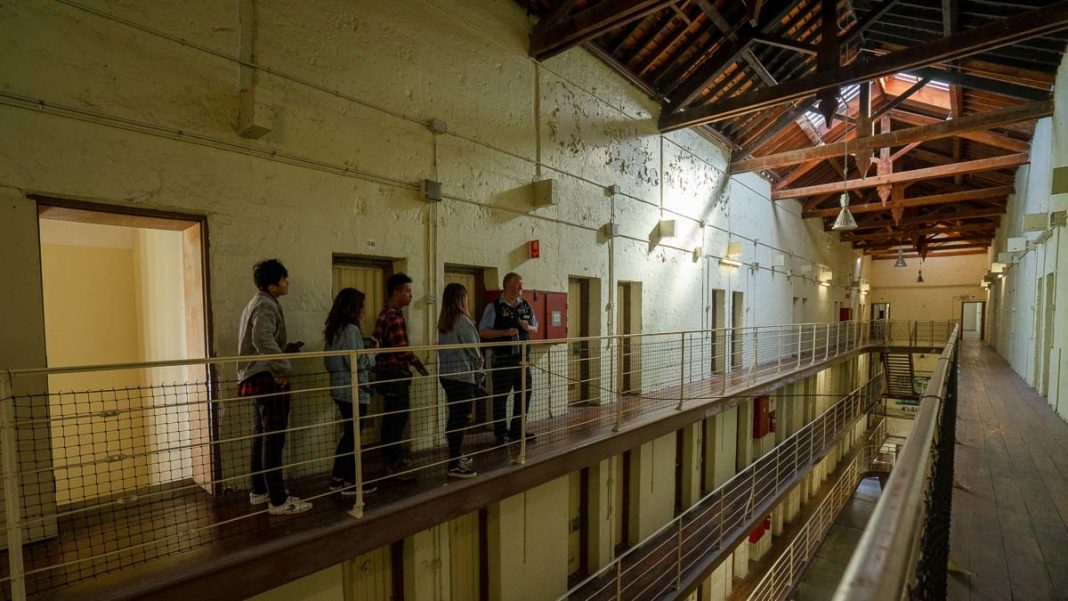 prison tour perth