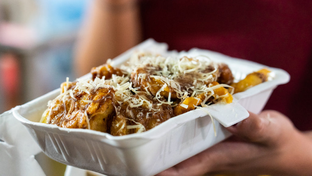 Goreng pisang at Rimba Jaya market