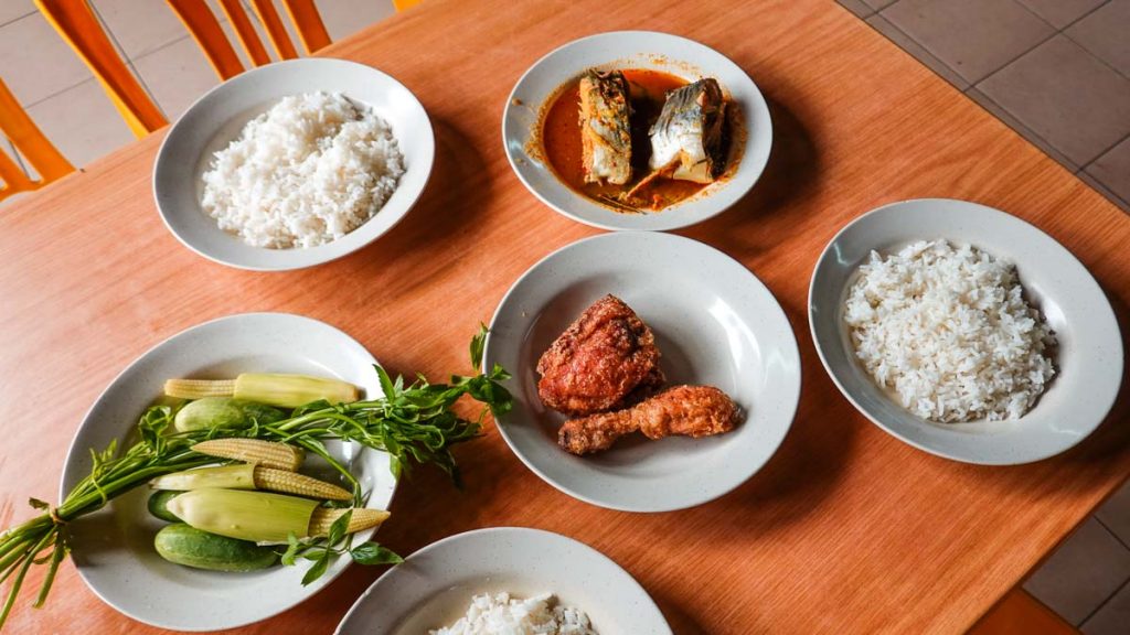 Nasi ulam meal dishes - Things to Eat in Kota Bharu