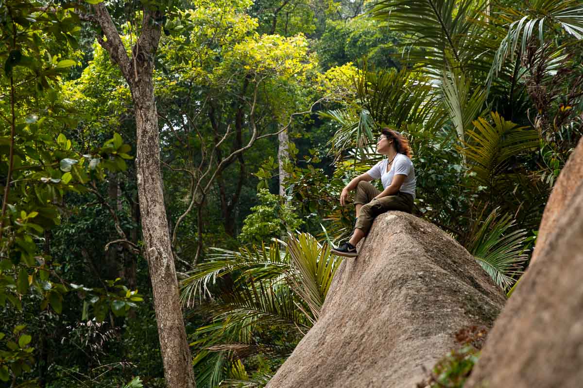 Photo Ops on Teluk Chempedak Boulders - Kuantan Guide