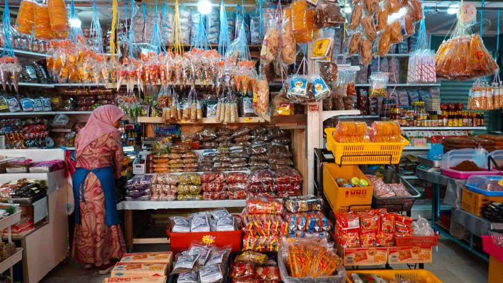 Siti Khadijah market stall - Places to Shop in Kota Bharu