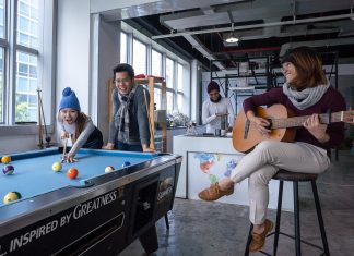 Winter Travel Tips: How To Dress For The Cold Without Looking Like a Ball Uniqlo Winter Travel Essentials