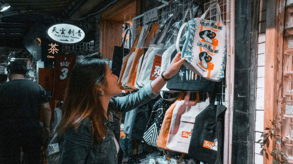 Tianzifang (Street Shopping) - Shanghai Guide