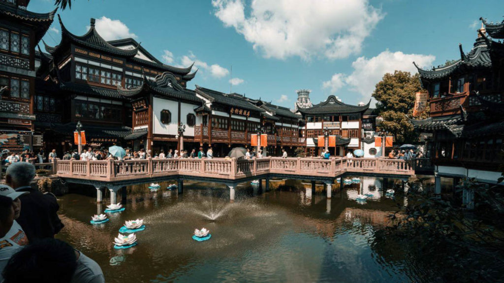 Yuyuan Market (Zig Zag Bridge) - China Attractions