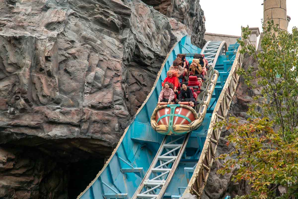 Atlantis Rollercoaster Ride - Lotte World Guide