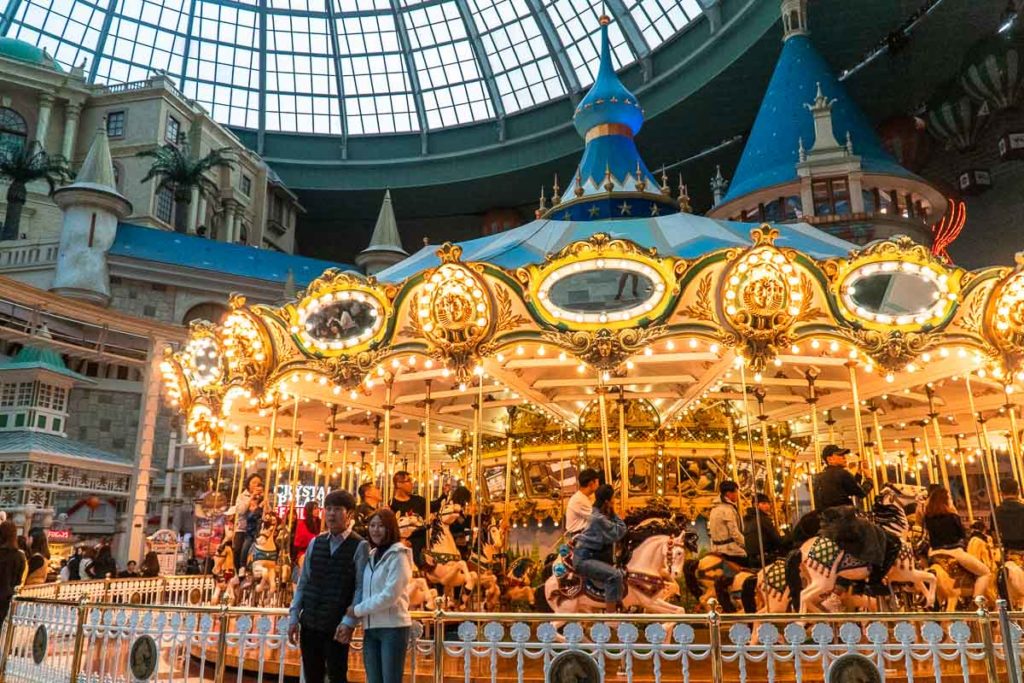 Camelot Carousel Ride - Lotte World Guide