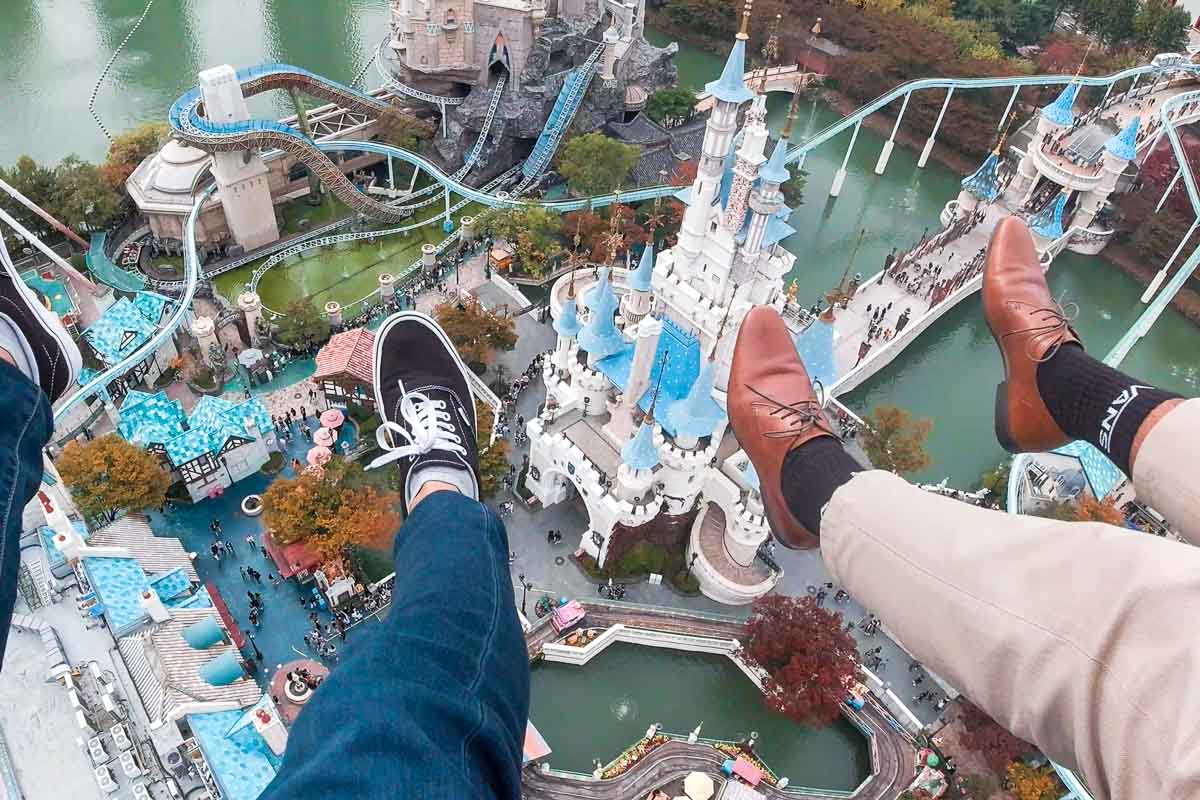 Flying over Lotte World - Lotte World Guide