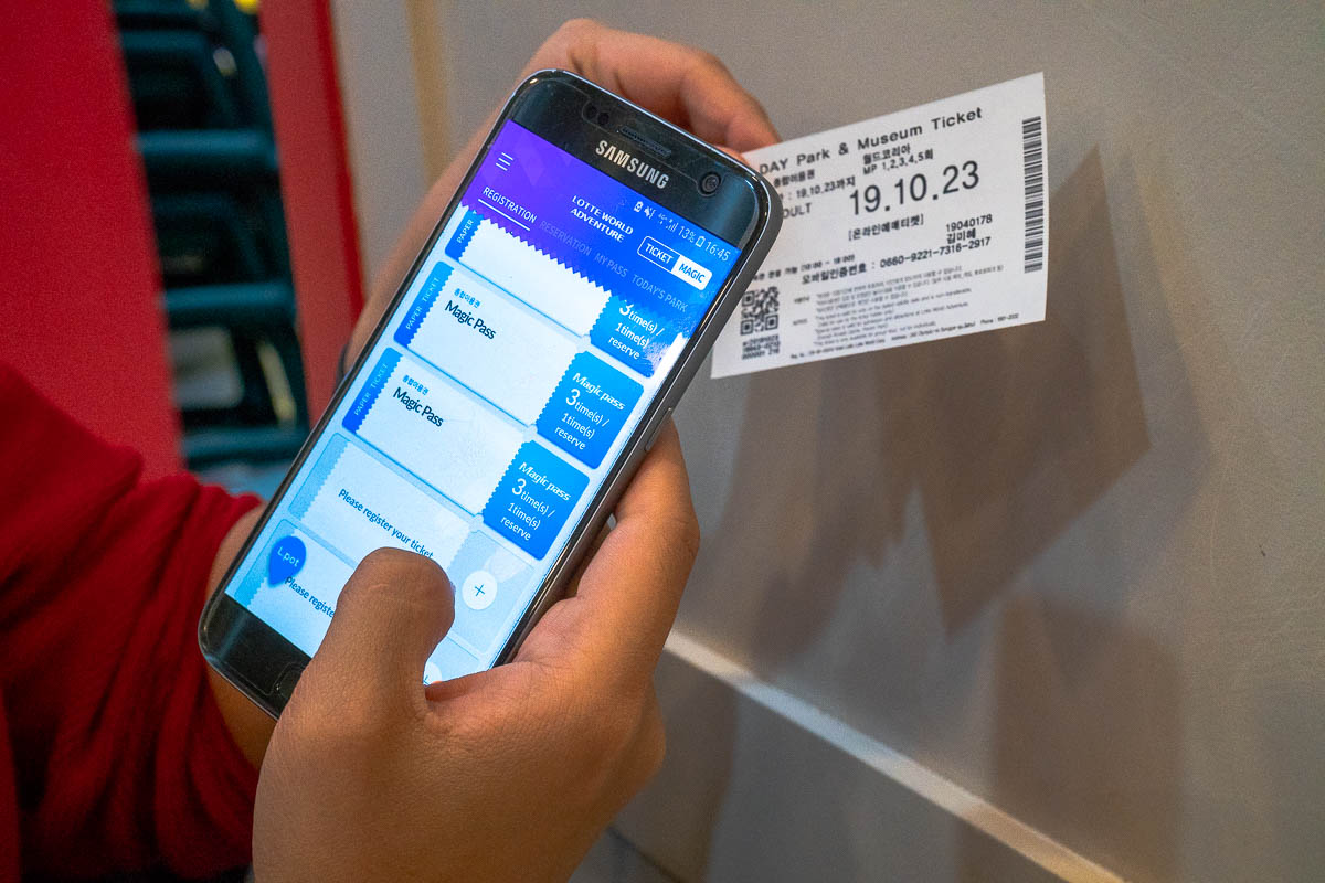 Scanning QR Code on Tickets - Lotte World Guide