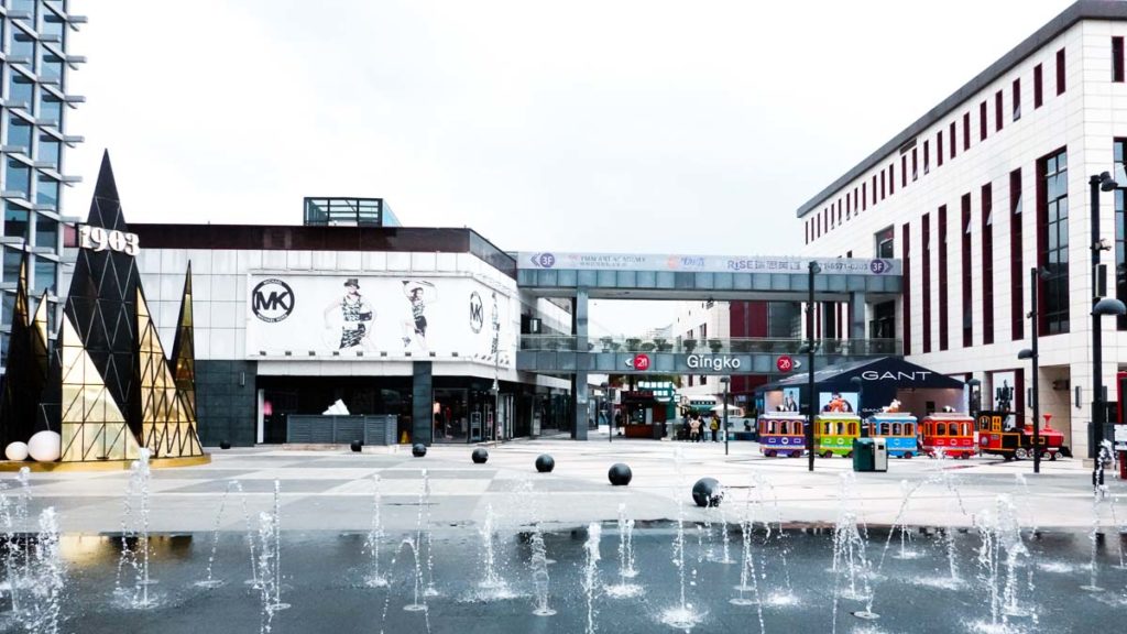 Shops and fountain of Park 1903