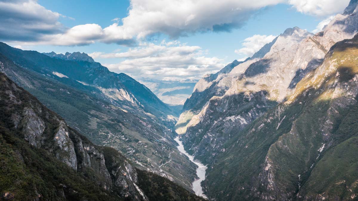 Tiger Leaping Gorge (Cross Section) Yunnan China - Hikes around the world