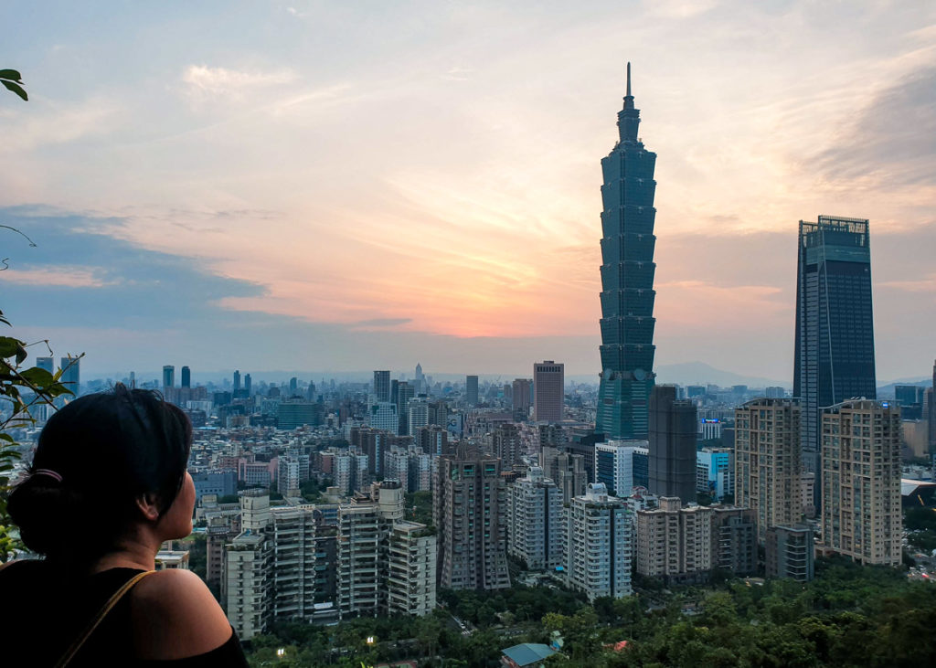 View of Taipei 101 from Xiangshan Elephant Mountain Hike - Taiwan Cherry Blossom guide_