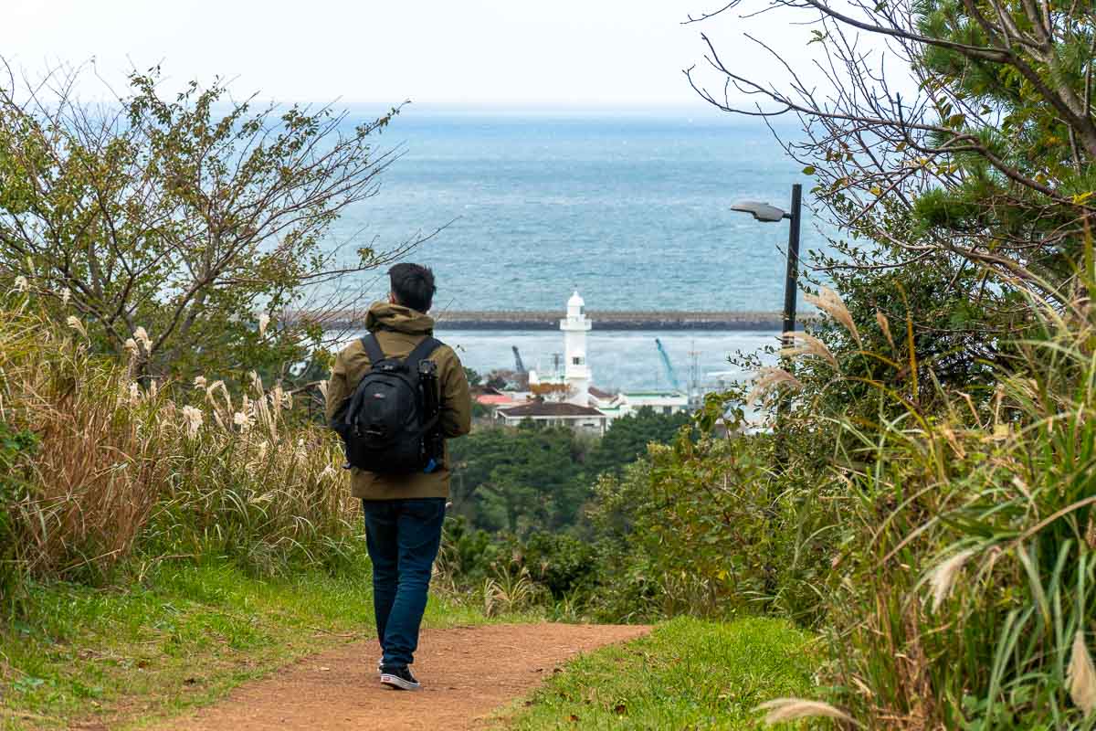 Walking from Sarabong Peak to Sanjideungdae Lighthouse