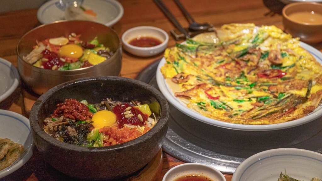 Gogung Bibimbap - Seoul Food Guide