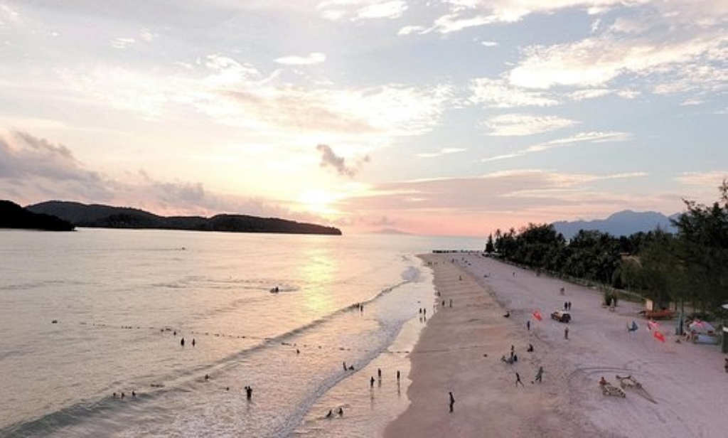 Langkawi Pantai Cenang Beach - Budget Getaways from Singapore