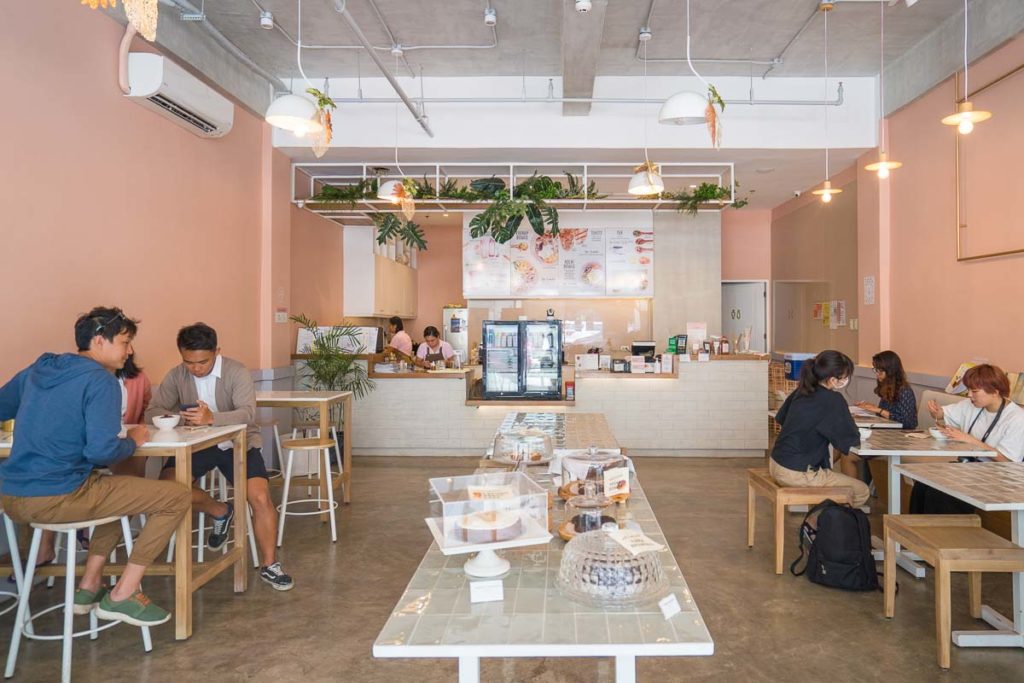 Juiceria Interior - Things to Eat in Cebu