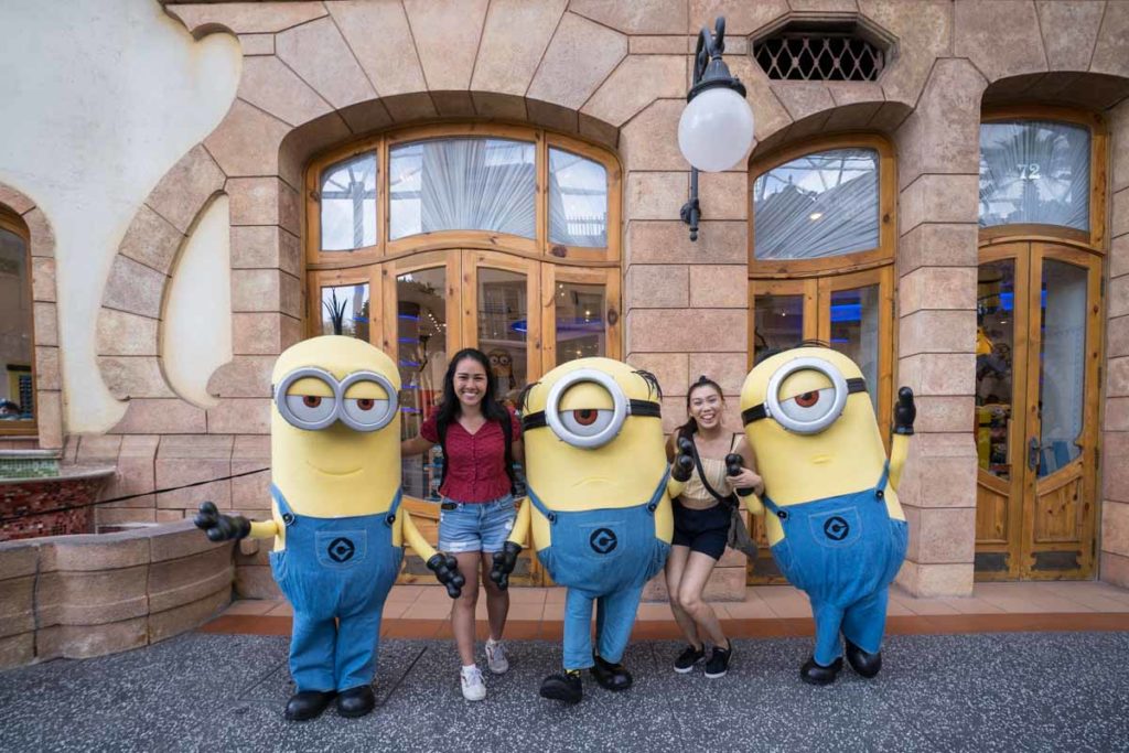 Photo Taking with Minions Universal Studios Singapore - Things to do in Singapore 