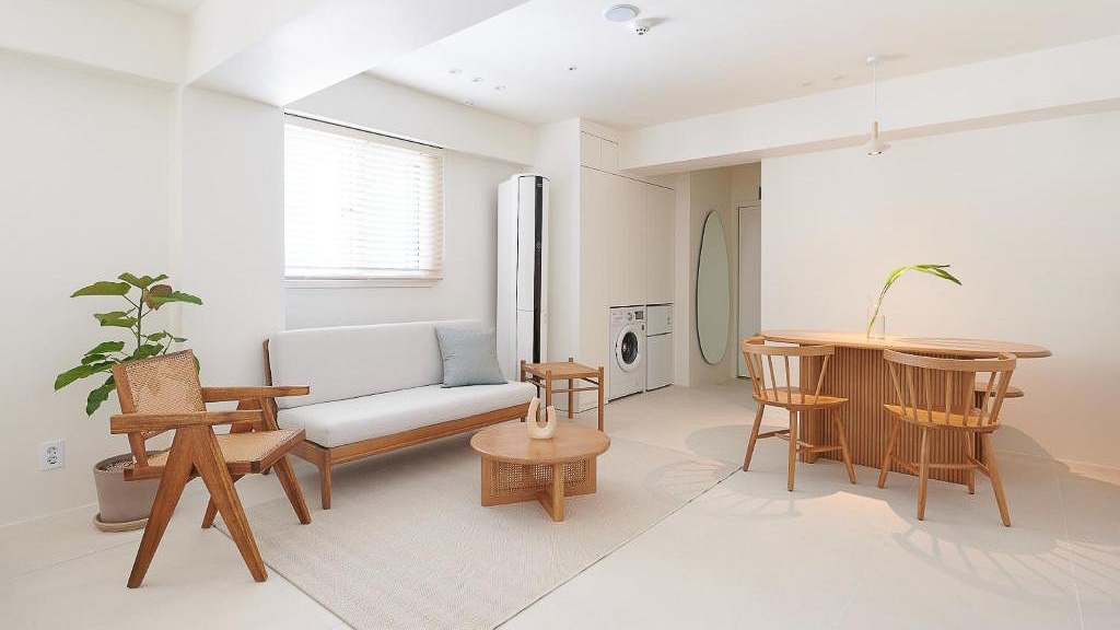White Linen House Studio Living Room - Where to Stay in Seoul