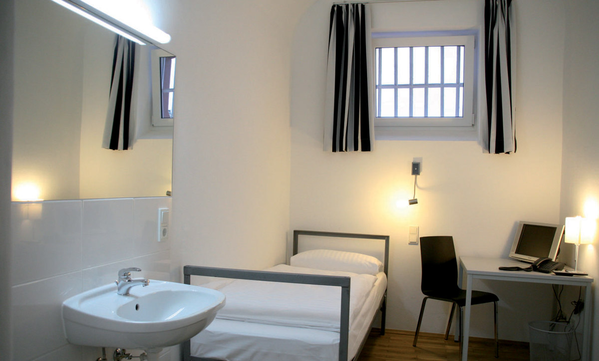 Alcatraz Hotel Cell Room - Hostels and Hotels Around the World