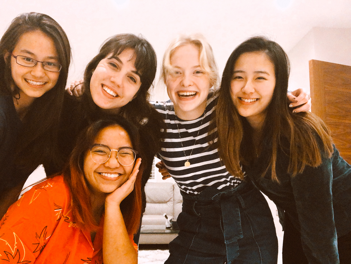 Chloe and her friends in King's College London - Singaporean Students come home due to COVID-19