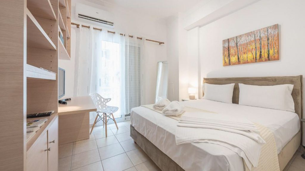 Bedroom in Elegant Koukaki Studio - Where to Stay in Athens