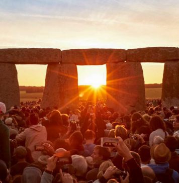 Featured - Stonehenge Summer Solstice