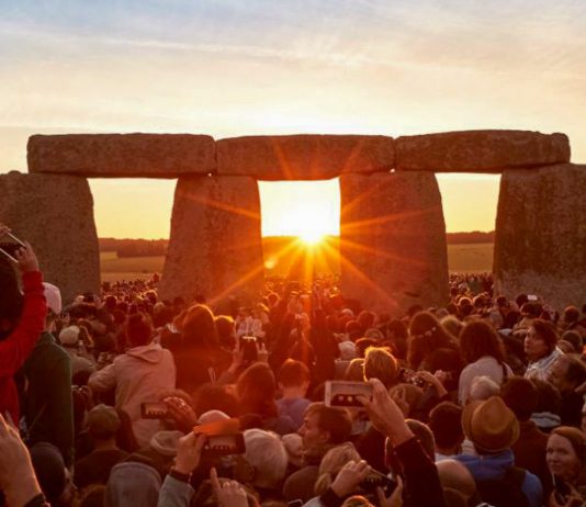 The Stonehenge Will Stream Its Famous Summer Solstice Celebration Live on 21 June 2020 Featured - Stonehenge Summer Solstice