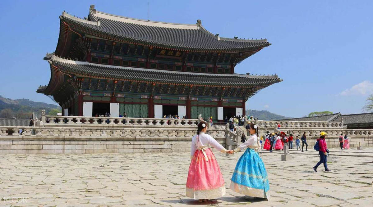Hanbok Gyeongbokgung Palace - The Travel Intern - untitled
