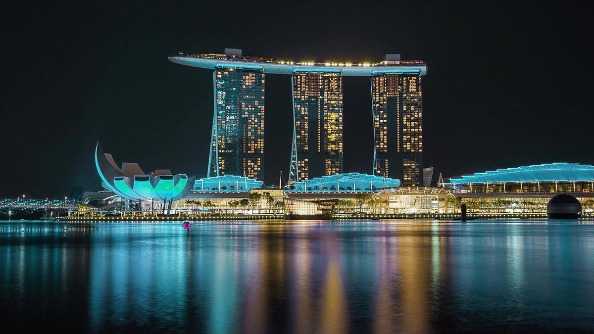 Marina Bay Skyline - Reasons to visit Singapore