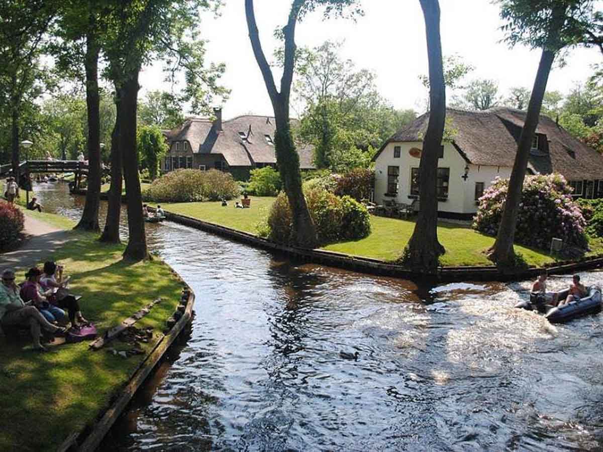 Giethoorn Village Netherlands Town With No Street - Fun Facts