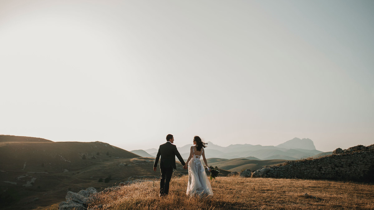 Wedding couple shot - Multi-currency card