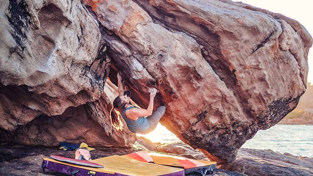 Castle Rock Beach Bouldering at Copper Rocks - Things to do in Western Australia