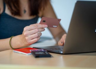 The Best Card for Overseas Spending — Multi-currency Cards vs. Miles Credit Cards