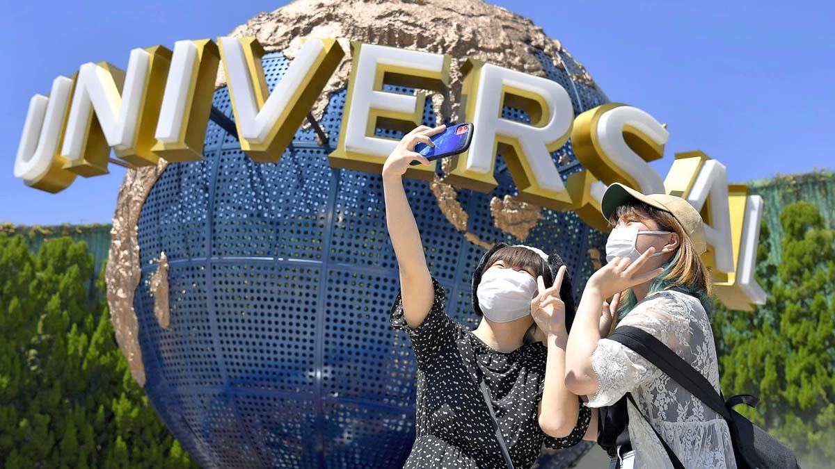 Universal Studios Japan USJ guests in masks - Theme parks reopen after COVID