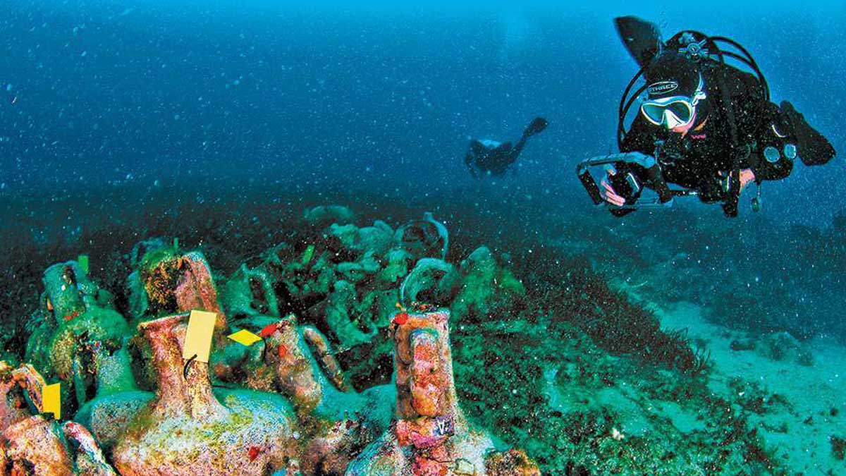 Greece's Underwater Museum Diver Visiting Sunken Amphorae - Holiday Ideas