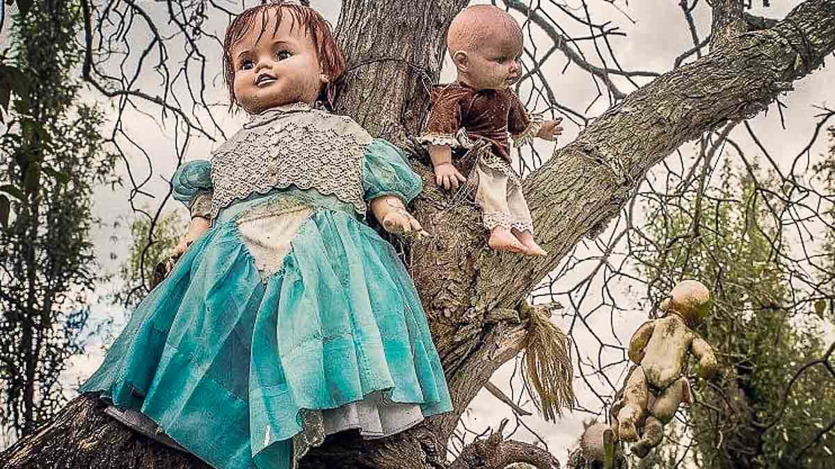 Mexico Island of the Dolls - Creepiest Places Around the World