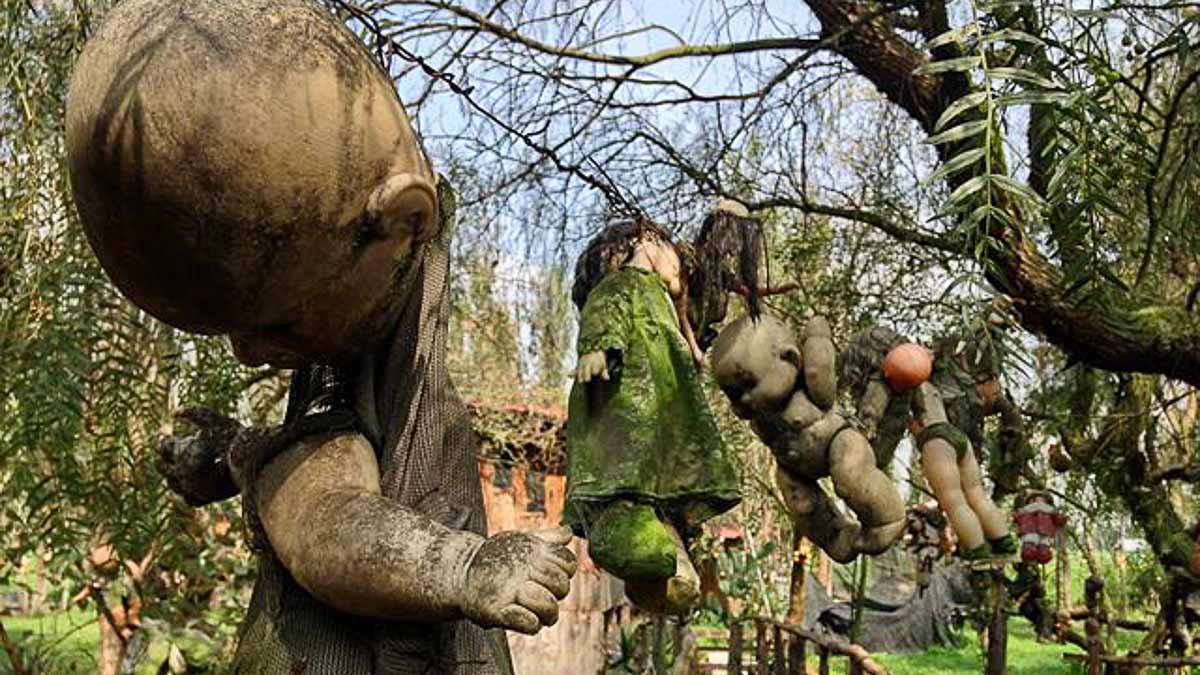 Xochimico Mexico Island of the Dolls - Creepiest Places Around the World