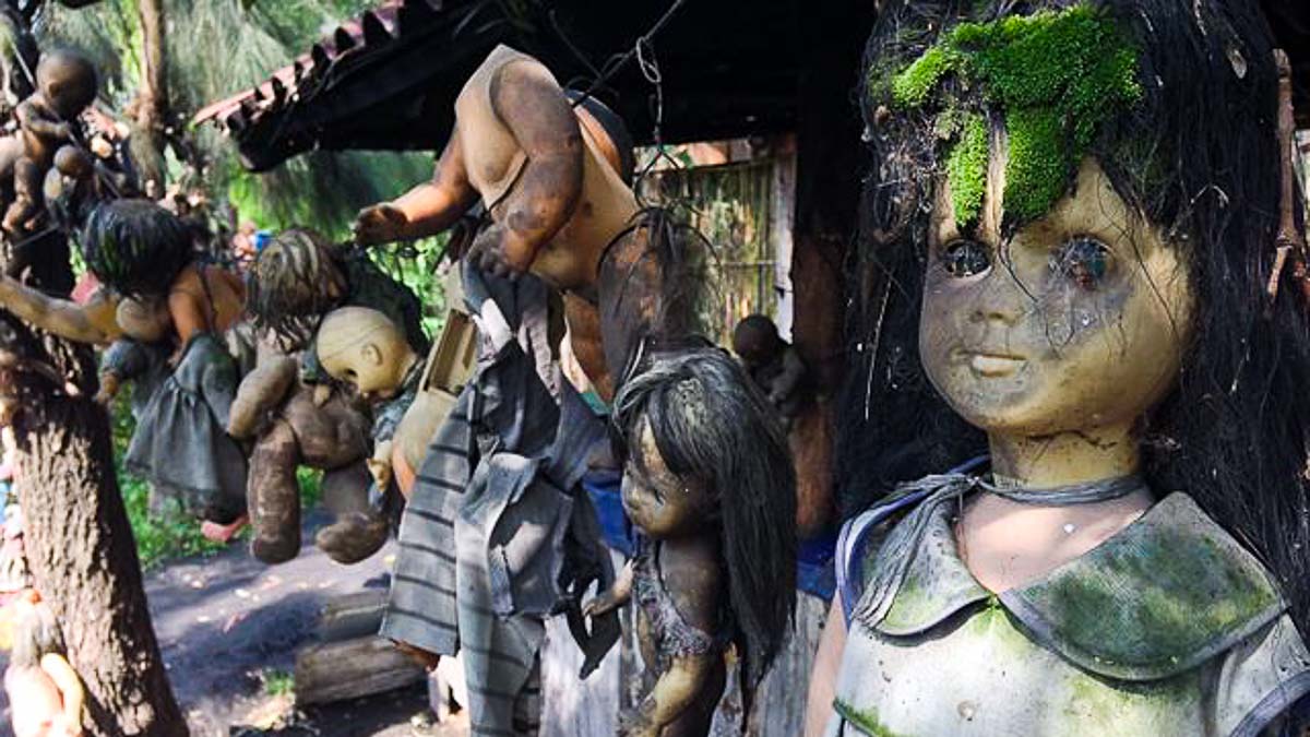Xochimico Mexico The Island of the Dolls - Creepiest Places Around the World